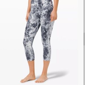 lululemon wunder under high rise crop 21”, size 4